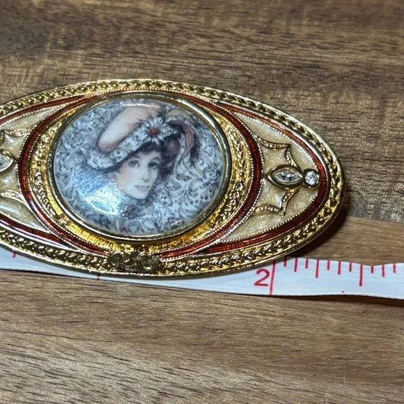 Brooch with Vintage Portrait - Picture 6 of 7